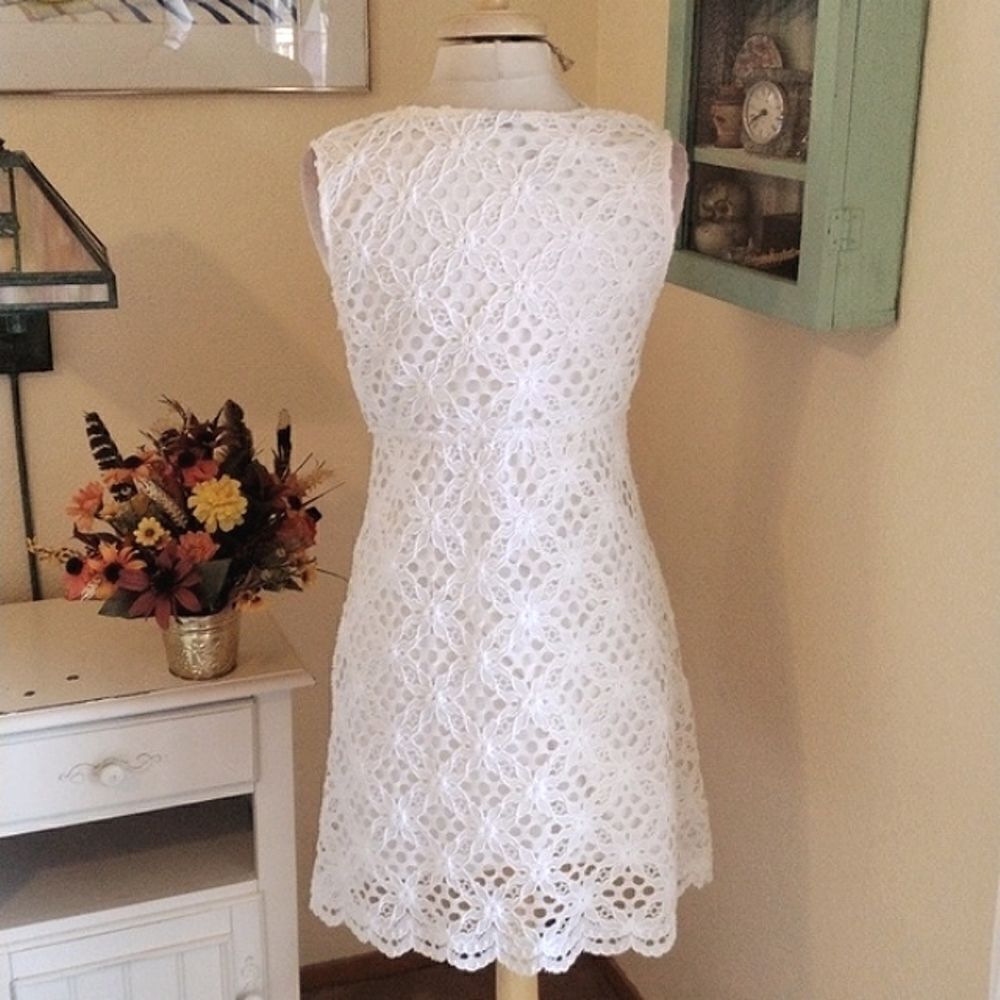 Kay Celine Lace Dress - Picture 6 of 12